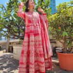 Shiny Doshi Instagram - Let the Indian-ness show!!! Life is too short to blend in. ❤️ Wearing @nehamtaonline Styling @styling.your.soul Brand PR @lmaoanshi #indianwear #traditional #culture #indianoutfit #shinydoshi