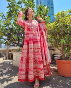 Shiny Doshi Instagram - Let the Indian-ness show!!! Life is too short to blend in. ❤️ 

Wearing @nehamtaonline 
Styling @styling.your.soul 
Brand PR @lmaoanshi 

#indianwear #traditional #culture #indianoutfit #shinydoshi