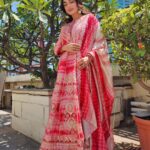 Shiny Doshi Instagram - Let the Indian-ness show!!! Life is too short to blend in. ❤️ Wearing @nehamtaonline Styling @styling.your.soul Brand PR @lmaoanshi #indianwear #traditional #culture #indianoutfit #shinydoshi