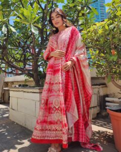 Shiny Doshi Instagram - Let the Indian-ness show!!! Life is too short to blend in. ❤️ 

Wearing @nehamtaonline 
Styling @styling.your.soul 
Brand PR @lmaoanshi 

#indianwear #traditional #culture #indianoutfit #shinydoshi