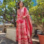 Shiny Doshi Instagram - Let the Indian-ness show!!! Life is too short to blend in. ❤️ Wearing @nehamtaonline Styling @styling.your.soul Brand PR @lmaoanshi #indianwear #traditional #culture #indianoutfit #shinydoshi