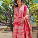 Shiny Doshi Instagram - Let the Indian-ness show!!! Life is too short to blend in. ❤️ Wearing @nehamtaonline Styling @styling.your.soul Brand PR @lmaoanshi #indianwear #traditional #culture #indianoutfit #shinydoshi