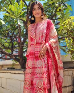 Shiny Doshi Instagram - Let the Indian-ness show!!! Life is too short to blend in. ❤️ 

Wearing @nehamtaonline 
Styling @styling.your.soul 
Brand PR @lmaoanshi 

#indianwear #traditional #culture #indianoutfit #shinydoshi