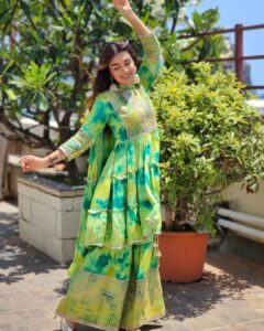 Shiny Doshi Instagram - How much is too much green?
Confused? 
Go green this summer!!!!

Wearing @nehamtaonline 
Styling @styling.your.soul 
Brand PR @lmaoanshi 

#keepingitcool #green #indianwear #indianoutfit #traditionalwear #salwarsuits #sharara #shinydoshi