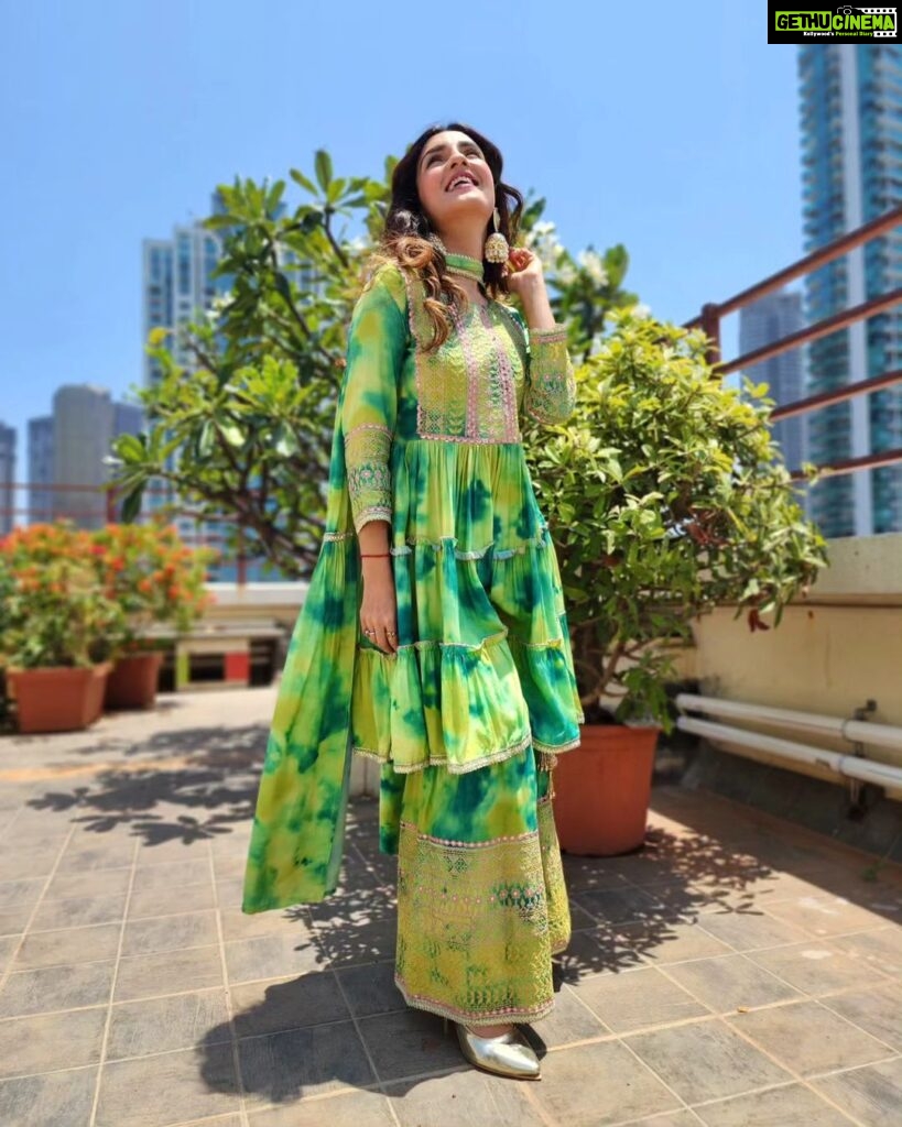 Shiny Doshi Instagram - How much is too much green? Confused? Go green this summer!!!! Wearing @nehamtaonline Styling @styling.your.soul Brand PR @lmaoanshi #keepingitcool #green #indianwear #indianoutfit #traditionalwear #salwarsuits #sharara #shinydoshi