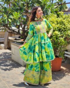 Shiny Doshi Instagram - How much is too much green?
Confused? 
Go green this summer!!!!

Wearing @nehamtaonline 
Styling @styling.your.soul 
Brand PR @lmaoanshi 

#keepingitcool #green #indianwear #indianoutfit #traditionalwear #salwarsuits #sharara #shinydoshi