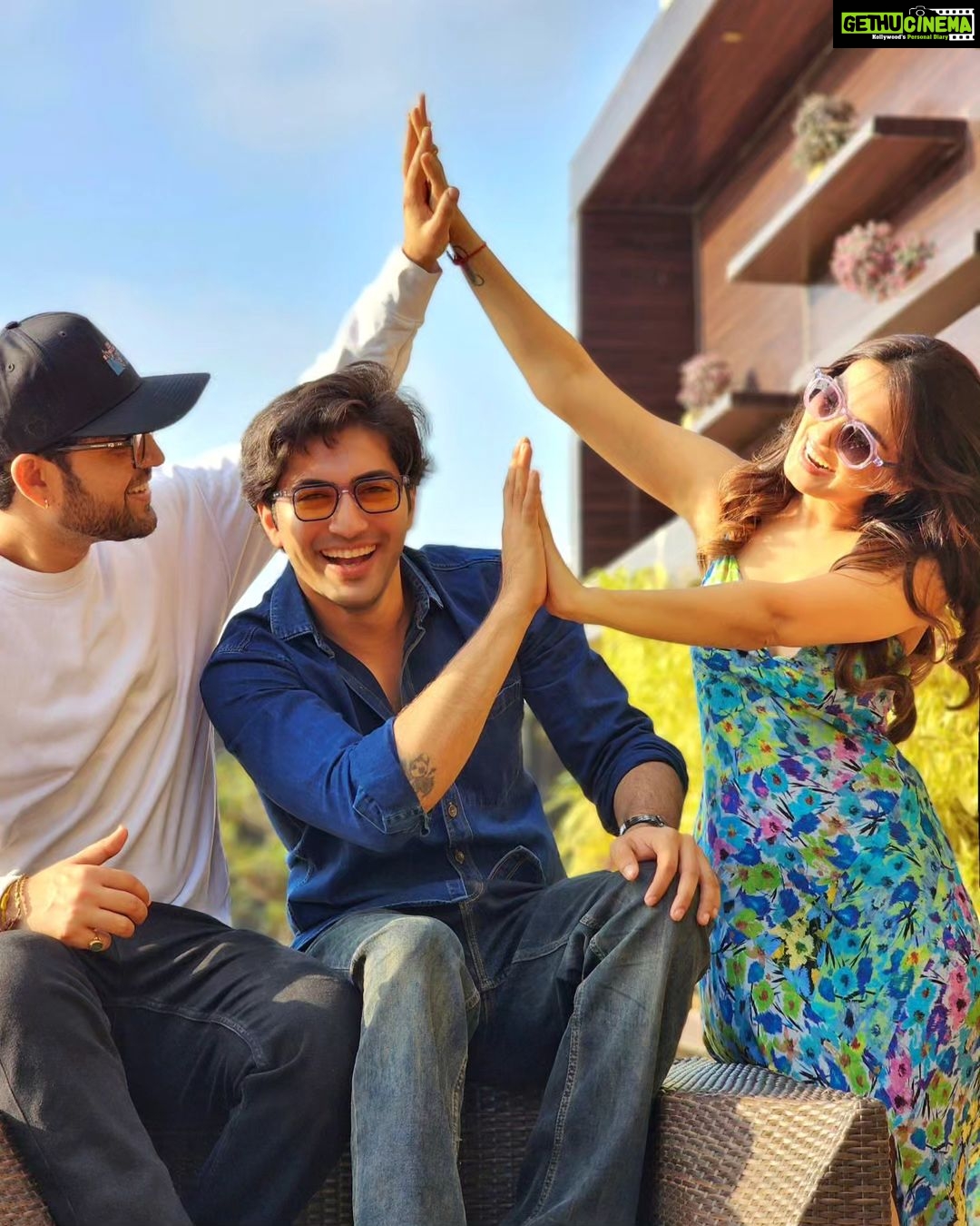 Shiny Doshi Instagram - We laugh at the dumbest jokes, put up with each other's worst mood, go along with crazy ideas and that's what makes us most amazing friends ❤️ Wearing @fabiobiancoeyewear #friendslikefamily #pandyastore #eyewear #shinydoshi Home