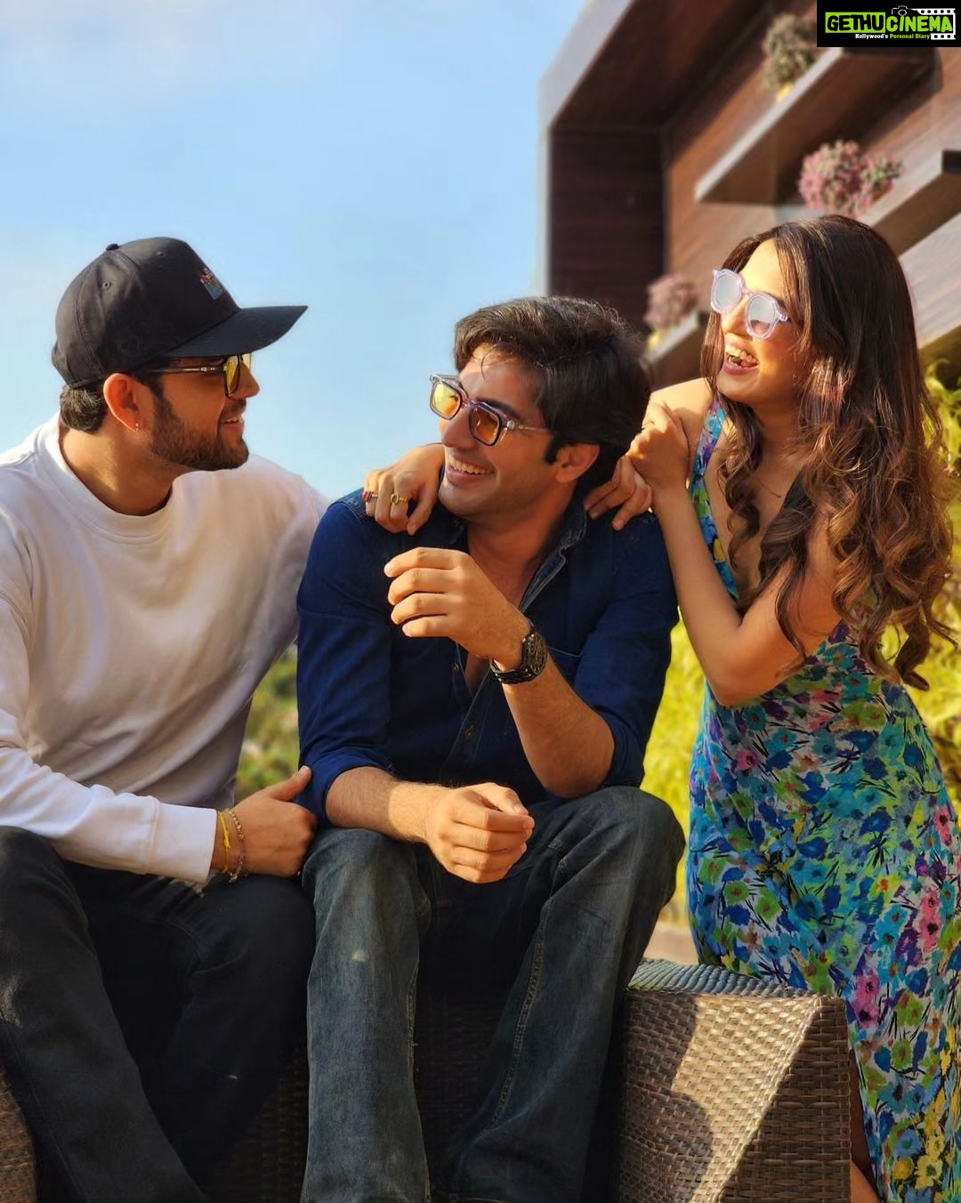Shiny Doshi Instagram - We laugh at the dumbest jokes, put up with each other's worst mood, go along with crazy ideas and that's what makes us most amazing friends ❤️ Wearing @fabiobiancoeyewear #friendslikefamily #pandyastore #eyewear #shinydoshi Home