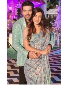 Shiny Doshi Instagram - Twinning #gaura 🩵

#pandyastore #dhara #gombi #bts #shooting #actor #indian #television #shinydoshi