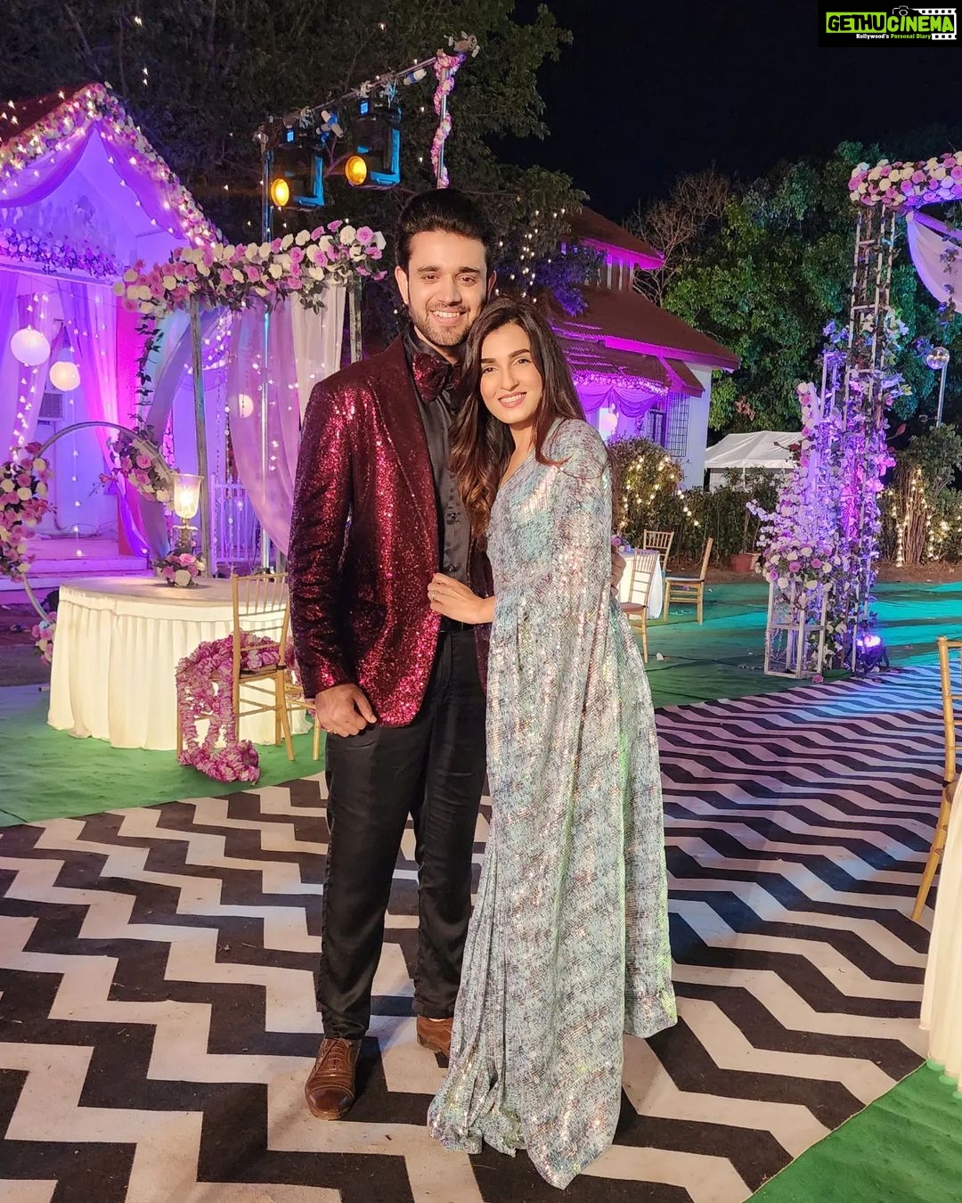 Shiny Doshi Instagram - The most precious one.... . . . #mohitparmar #shinydoshi #dhara #krish #starplus #PandyaStore #drama #fun #cool #bollywood #photooftheday #party #fashion #laughter #friends #friendship #family #trending #ethnic #shukrana