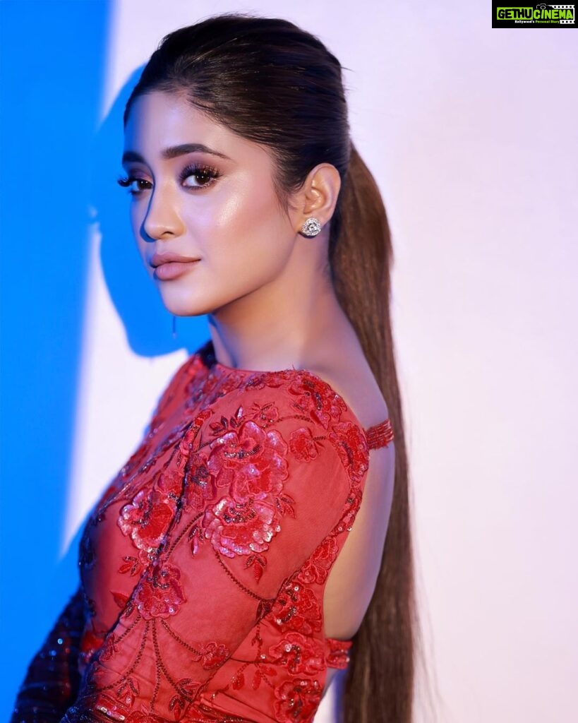Shivangi Joshi Instagram - Kindness is Free, Sprinkle that Stuff Everywhere…🤍 Merry Christmas✨ Outfit @juliebyjulieshah Styled by @stylingbyvictor @sohail__mughal___ Earrings @rubans.in x @kushalsfashionjewellery Assisted by @styleby_antara Hair @sunny_hairr Makeup @makeupbyanshu Clicked by @amitkhannaphotography