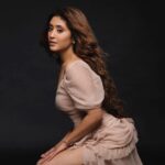 Shivangi Joshi Instagram - “Right now I’m all mine and I’m not sharing.” ✌🏻 📸:- @dabbooratnani