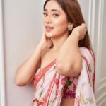 Shivangi Joshi Instagram - 🌸 Outfit @mahimamahajanofficial Styled by @stylingbyvictor @sohail__mughal___ Earrings @koharbykanika Assisted by @ebthestylecoach Clicked by @kvinayak11 Mumbai - मुंबई
