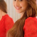 Shivangi Joshi Instagram – #AD | A lot of you have been asking me the secret to my long and lucious hair and it’s @lovebeautyandplanet_in’s Curry Leaves, Vegan Biotin and Mandarin Orange range!

I have made a few changes in my daily hair care routine and this range has been my staple. 

The shampoo & conditioner are made with Curry Leaves that help control split-ends and boost my hair growth and 100% Vegan Biotin that improves thickness. To top it all up is the refreshing fragrance of Mandarin Orange. Cannot get over it 🧡 

I can definitely vouch for this duo because as you can see – my hair’s has never felt this strong & healthy before!