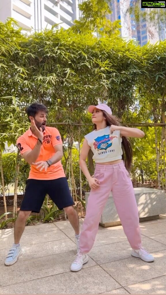 Shivangi Joshi Instagram - Dance like everyone’s watching👀 😁✌🏻 #MainKhiladi