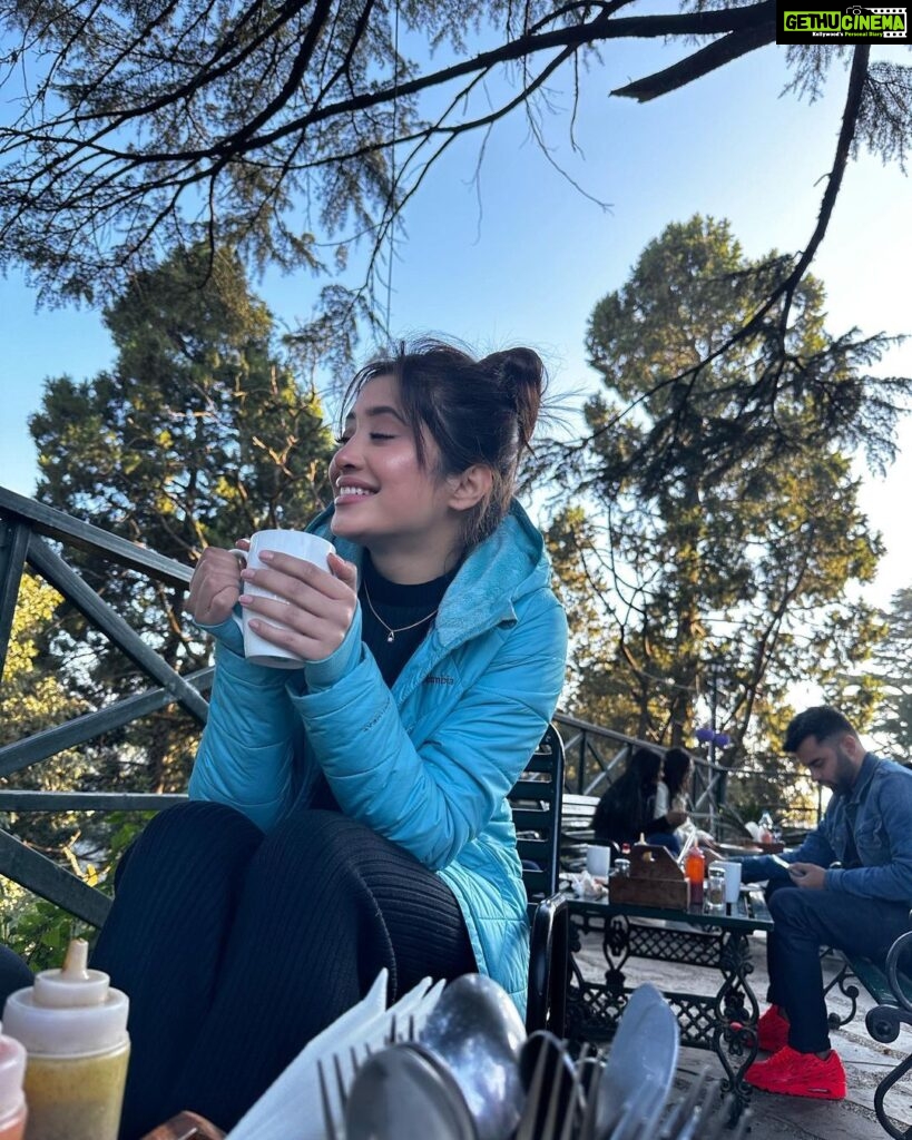 Shivangi Joshi Instagram - Hot chocolate weather..☺️ Mussoorie - The Queen Of Hills