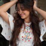 Shivangi Joshi Instagram – Worry less, smile more🤍