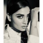 Shivani Narayanan Instagram - Monochromes 🫶🏻 @shamini_shankar_official @sathish_photography49 @nidhis_journal @chennai_jazz @ratnamakeupartist