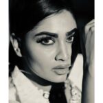 Shivani Narayanan Instagram - Monochromes 🫶🏻 @shamini_shankar_official @sathish_photography49 @nidhis_journal @chennai_jazz @ratnamakeupartist