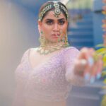 Shivani Narayanan Instagram - 🌷🌷🌷 @shamini_shankar_official @murlee_photography @chennai_jazz @malgudi_designs @ishwaryaalaguvel @ratnamakeupartist