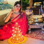 Shivani Narayanan Instagram – Happy Karthigai Deepam 🪔 

Happiness is wearing Mom’s wedding saree ♥️