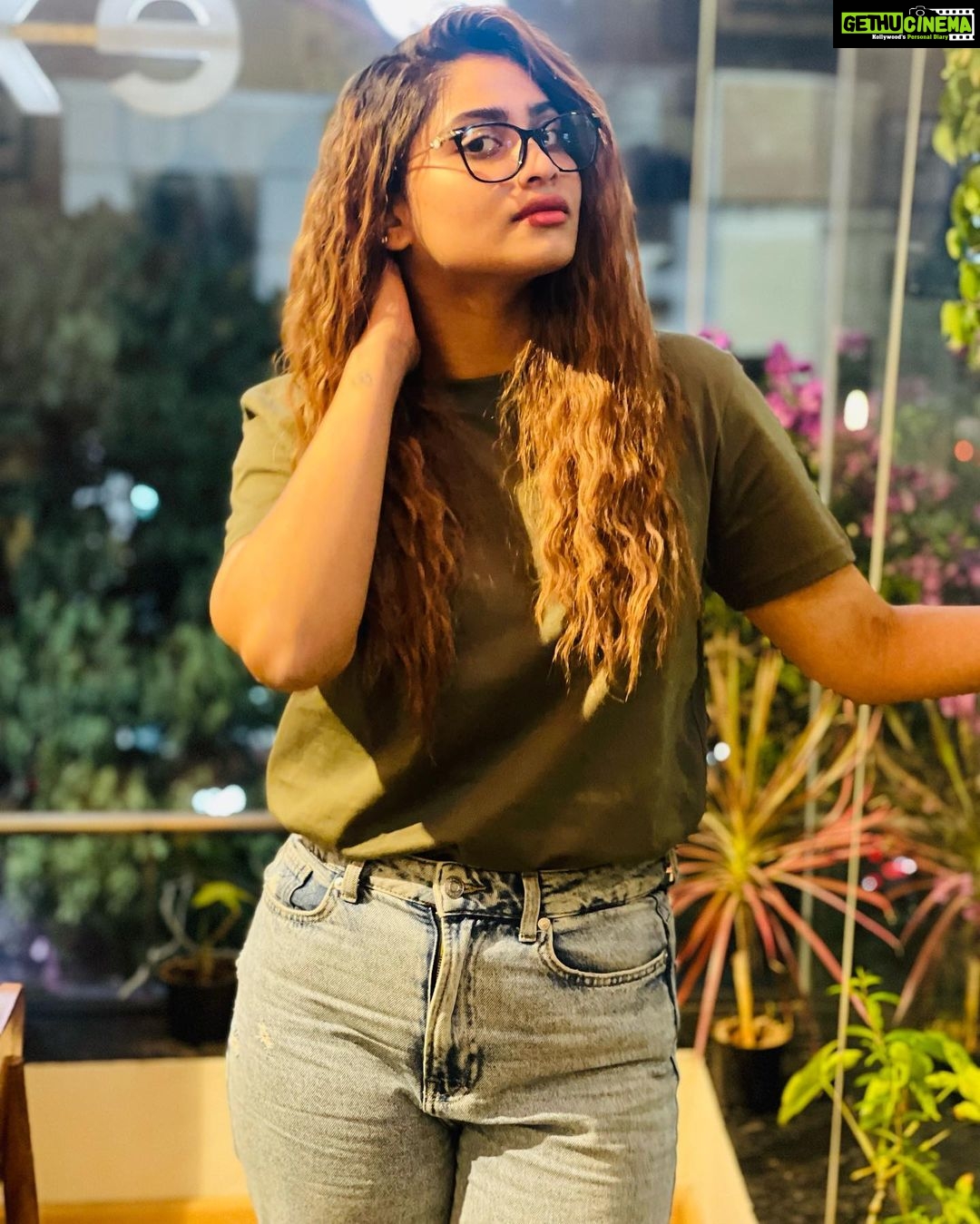 Shivani Narayanan Instagram - Just like that 🤷🏻♀️ #saturday @lawrenceandmayo @bulgari