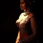 Shivani Narayanan Instagram - The shadow is the greatest teacher for how to come to the light . @shamini_shankar_official @murlee_photography @malgudi_designs @chennai_jazz @ishwaryaalaguvel @ratnamakeupartist
