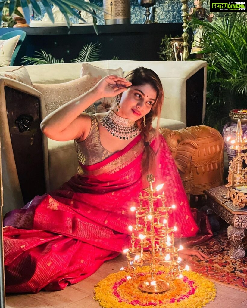 Shivani Narayanan Instagram - Happy Karthigai Deepam 🪔 Happiness is wearing Mom’s wedding saree ♥️