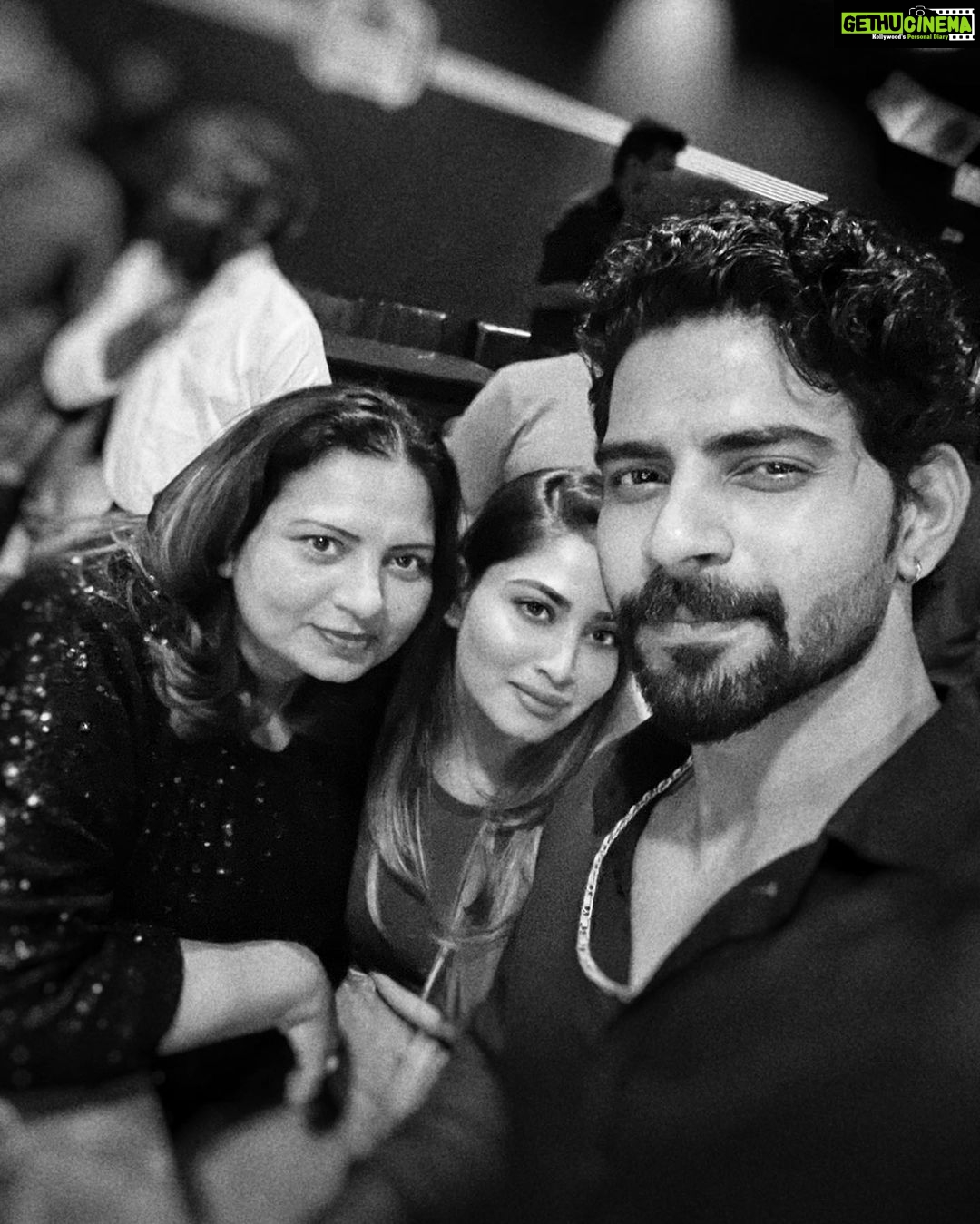 Shivani Narayanan Instagram - Happy Birthdayyy bala 🥳🎻 Wish u all success man 🙌🏻