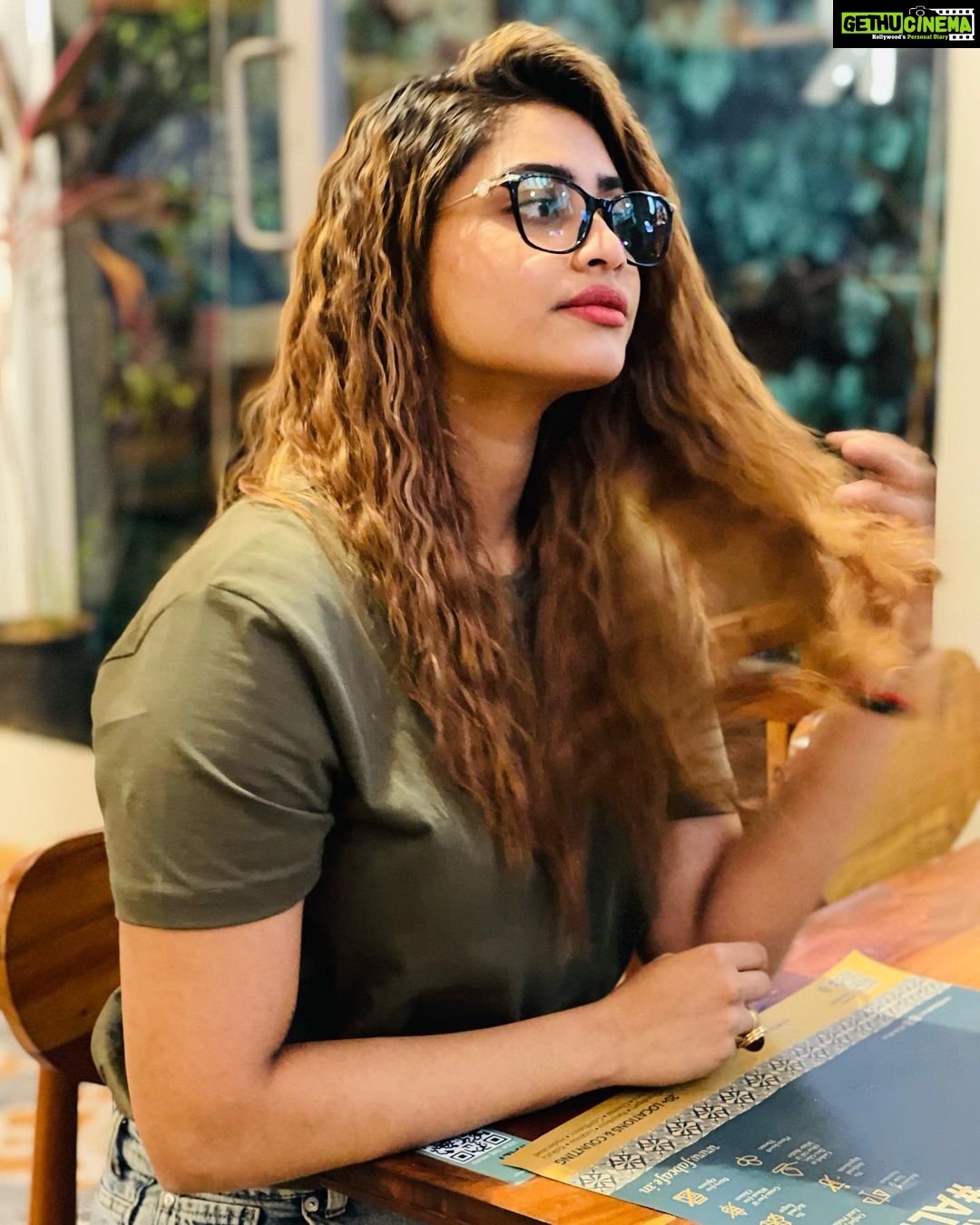 Shivani Narayanan Instagram - Just like that 🤷🏻♀️ #saturday @lawrenceandmayo @bulgari