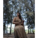 Shivani Narayanan Instagram – Rose Woman 🌹 

@sathish_photography49 
@mayon_by_subhathracouture 
@ratnamakeupartist 
@shamini_shankar_official