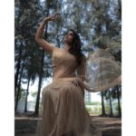 Shivani Narayanan Instagram – Rose Woman 🌹 

@sathish_photography49 
@mayon_by_subhathracouture 
@ratnamakeupartist 
@shamini_shankar_official