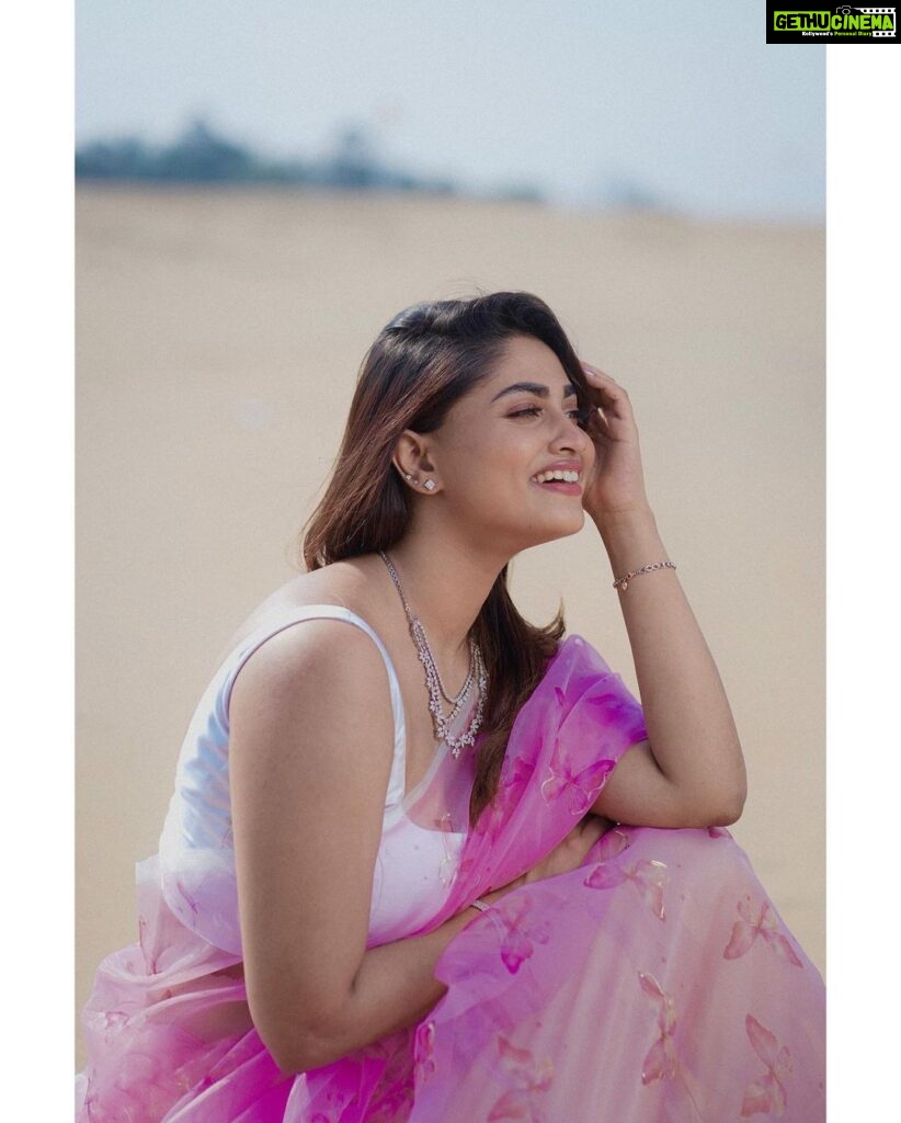 Shivani Narayanan Instagram - Hey you 🥀 @shamini_shankar_official @sathish_photography49 @aviradiamonds @ratnamakeupartist