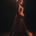 Shivani Narayanan Instagram - The shadow is the greatest teacher for how to come to the light . @shamini_shankar_official @murlee_photography @malgudi_designs @chennai_jazz @ishwaryaalaguvel @ratnamakeupartist