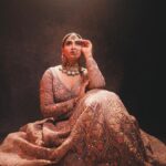 Shivani Narayanan Instagram - The shadow is the greatest teacher for how to come to the light . @shamini_shankar_official @murlee_photography @malgudi_designs @chennai_jazz @ishwaryaalaguvel @ratnamakeupartist