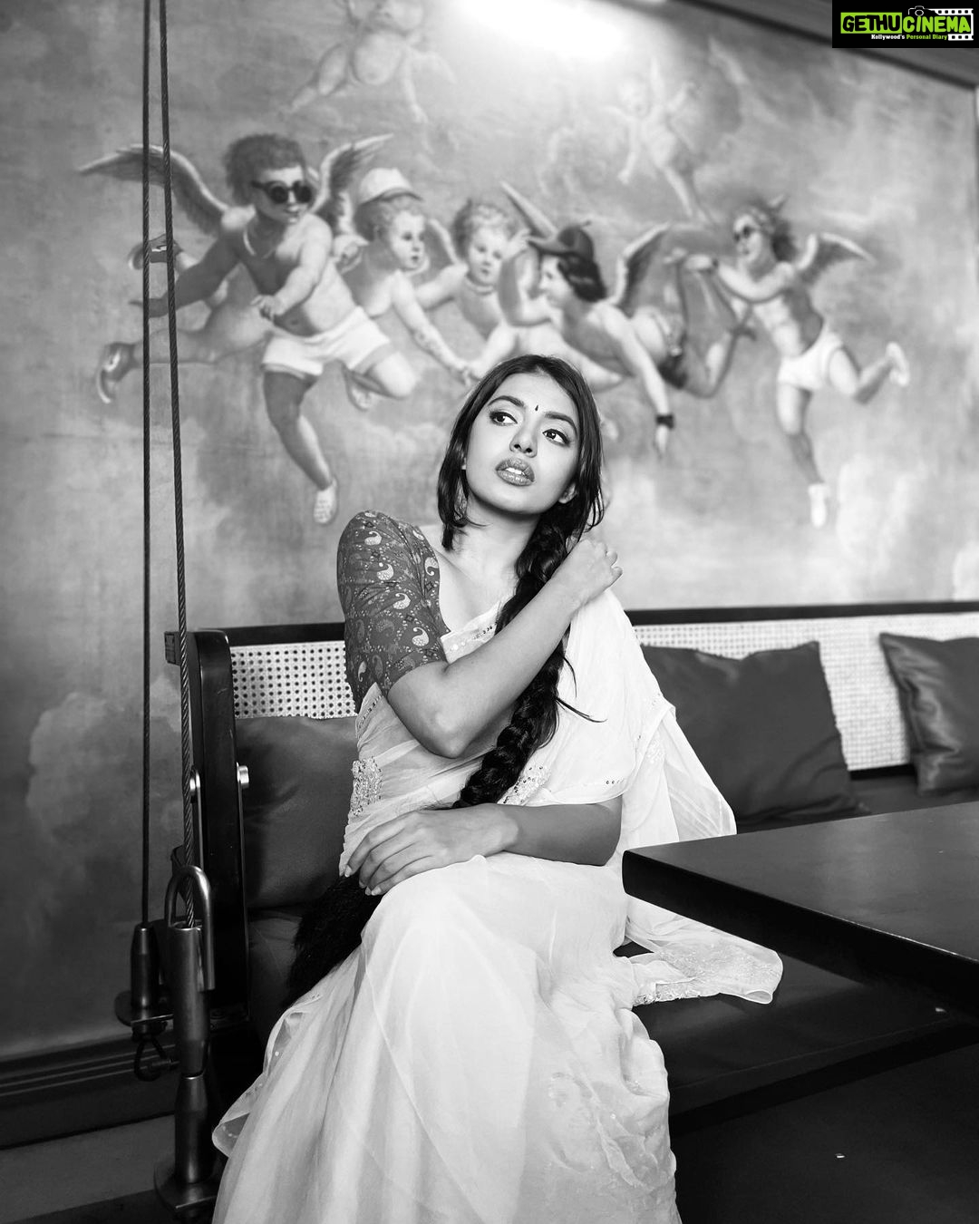 Shivani Rajashekar Instagram - 🤍🖤🤍 Pc @harithamarthi Makeup @jailekha_ Hair styling @jayaram_dasarla