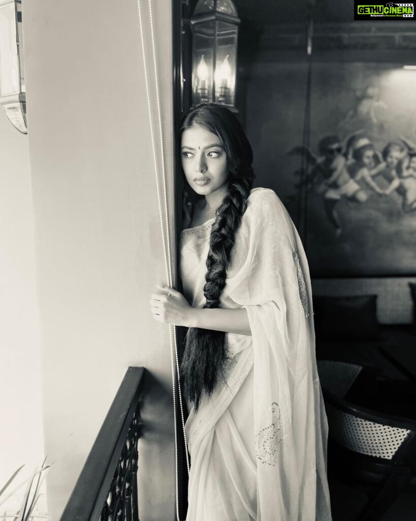 Shivani Rajashekar Instagram - 🤍🖤🤍 Pc @harithamarthi Makeup @jailekha_ Hair styling @jayaram_dasarla