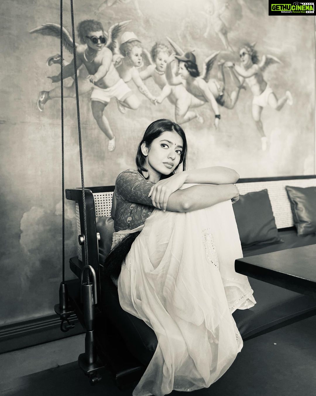 Shivani Rajashekar Instagram - 🤍🖤🤍 Pc @harithamarthi Makeup @jailekha_ Hair styling @jayaram_dasarla