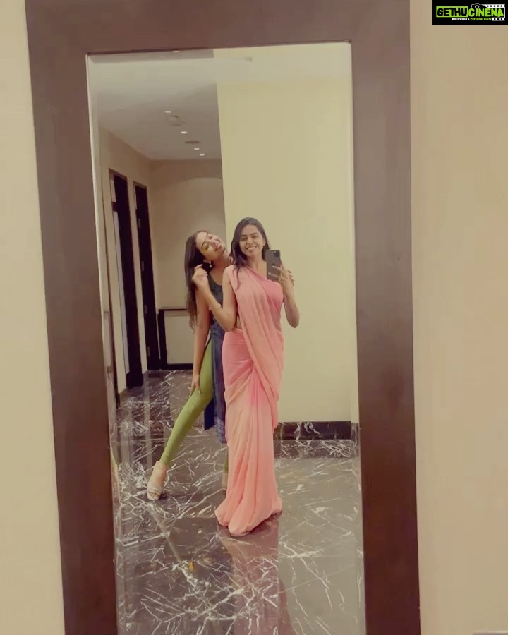 Shivani Rajashekar Instagram - Dorlings!!! 💕