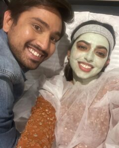 Shivani Rajashekar Instagram - Adding some Seenu and Maha love to your feed 💕
#AhaNaPellantaOnZee5 streaming now :) link in bio .
#AhaNaPellanta

Ps: Last pic - Inka chaalu..nee biscuit lu chaalu 🙏 😛 @rajtarunn 
Pc- 1 & 4 @dipalisharma29 😘
#Zee5originals @zee5telugu 
@sanjeevreddyy @rahultamada @tamadamedia @saideepreddy @basavasriharsha @dawoodsait @nageshbanell @ashkarali_cinematographer @judahsandhy @okmusician @2309madhu @kalyan_raghav_pasapula @deevyareddy @ps_varma_14 @lankasanthoshi @krishnatejasvi #Ramakrishna @eshwar_penti_choreographer @anilkumartirre @rgv_sai_varma @durgaji_yedida @ajay_varma_penmatsa #PosaniKrishnaMurali @mohammadalibaigactor @harshamrutham @actressamani @saisrinivasofficial @raghukarumanchi @iammadhunandan @dipalisharma29 @kritikasinghyadav_ @thagubothramesh @iamgetupsrinu @bhadram_actor @rajkumarkasireddy2 @ravisivatejapaila @trishool_jeethuri @dorababu_pediredla @_aishwarya_govardhan @actorrakeshofficial @zee5Telugu @zee5tamil