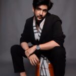 Shivin Narang Instagram - All eyes on me 🖤 . . . #shivin #shivinnarang #mystylemyreel #burberry #albertotorresi #fashionreel