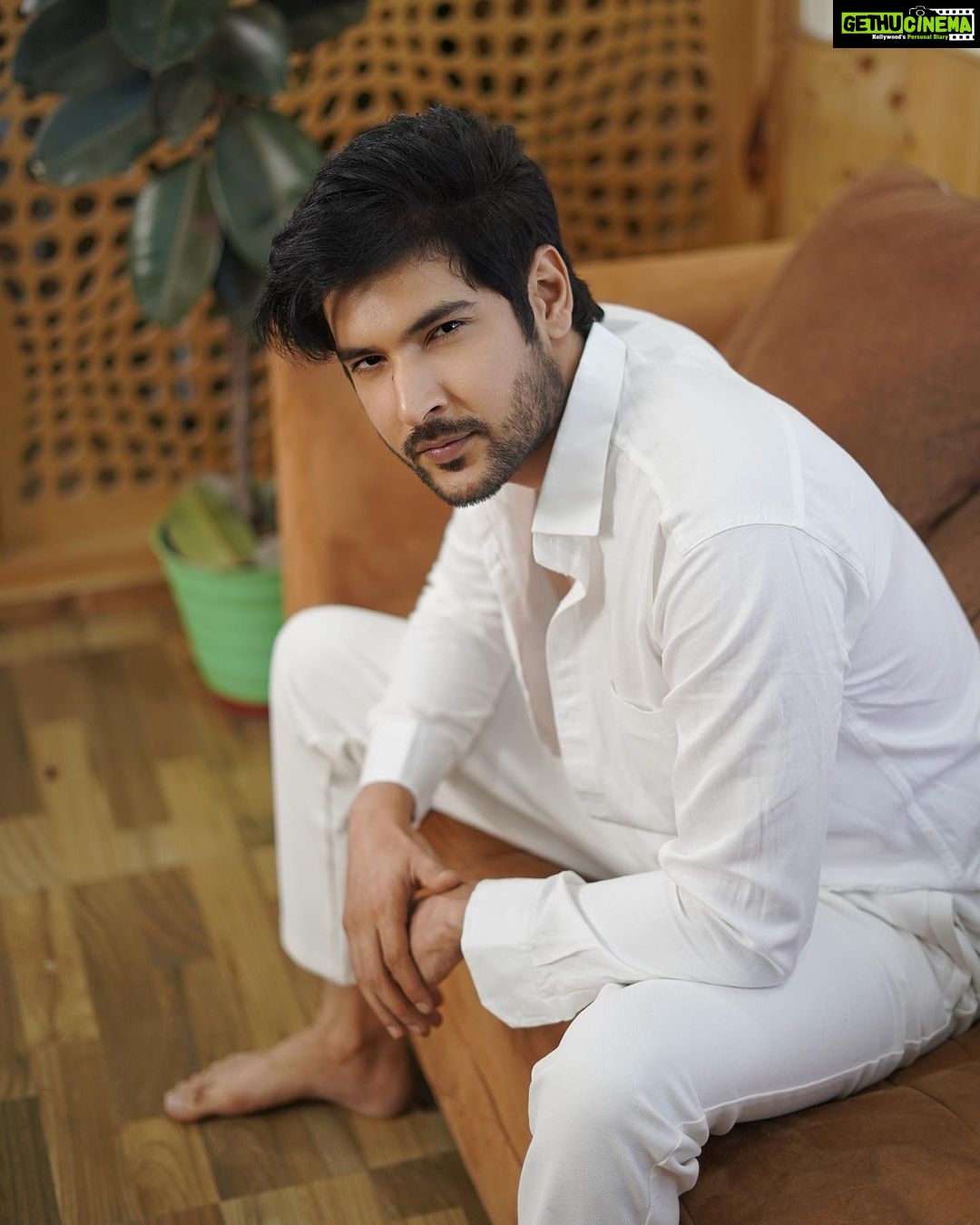 Shivin Narang Instagram - Tu jo bhi kahe ban jau main 🤍