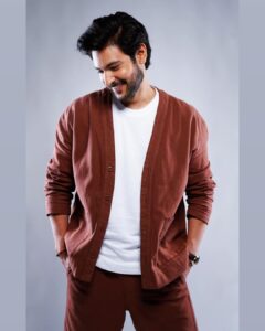 Shivin Narang Instagram - 🤎✨
.
.
#dresstoimpressyourself #beyou 

📸 @clickwitharjun @retouchbyhim 
@influencercitystudio