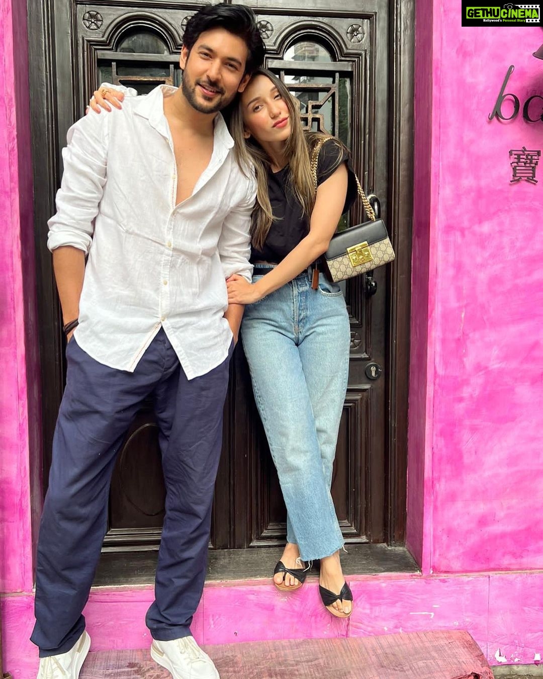 Shivin Narang Instagram - Happy Happy Birthday My Mean Gal ⭐️ @heli_daruwala wish u all the happiness Come soon…. Can’t wait to see you♥️🤗