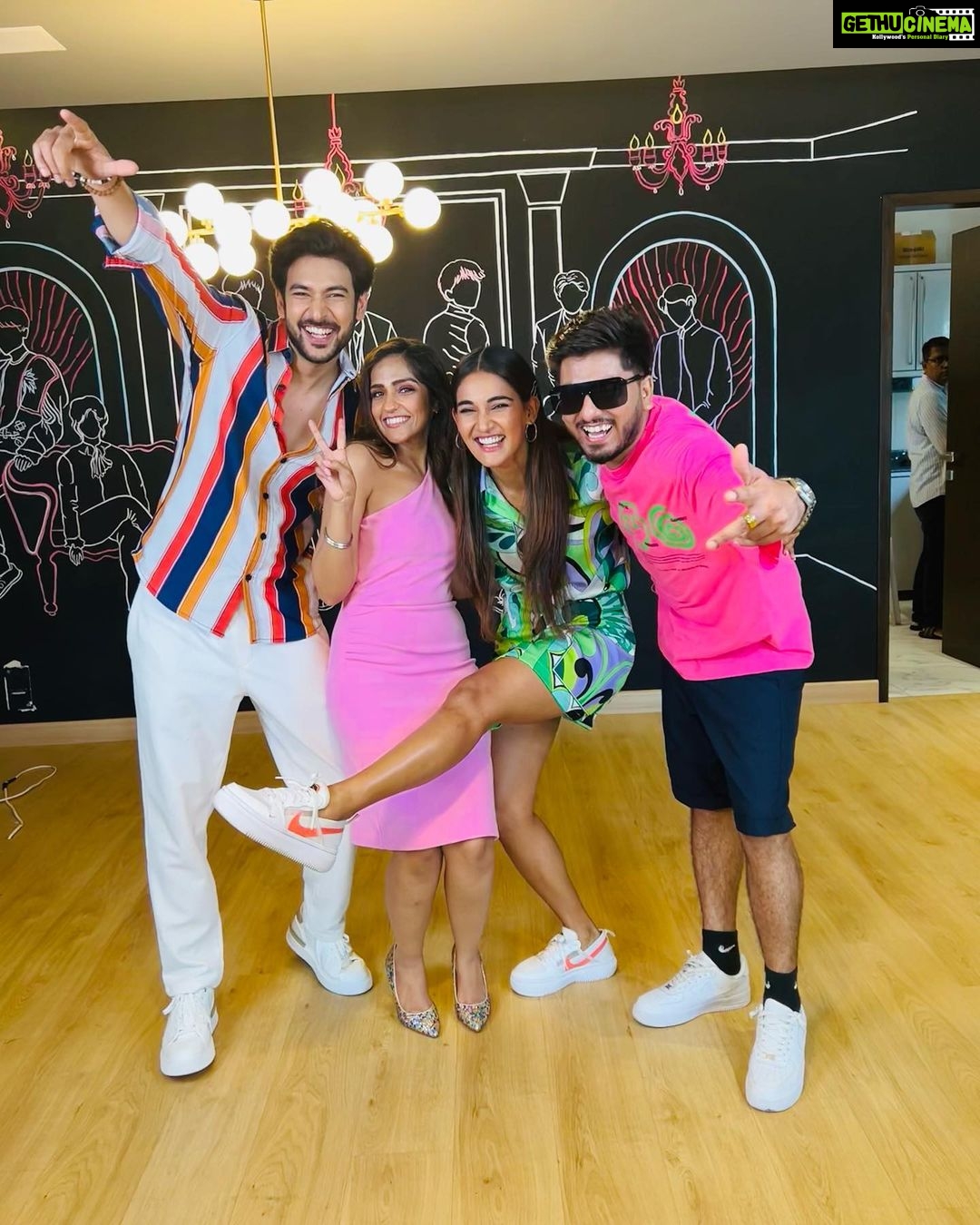 Shivin Narang Instagram - In between all the Hustle 🌈 . . #shivinnarang #AnkhiyaanNaAnkhiyaan #promotions