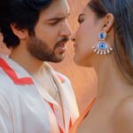 Shivin Narang Instagram - #AkhiyaanNaAkhiyaan is finally out! 🕺🏻💃🏻 Watch it on @sonymusicindia YouTube channel now and pour all your love! ❤️ . . @goldiesohel @aseeskaurmusic @muktimohan @tru_makers @i.sahaj @priyanka_mitra695 @shlokelal @shreyamohan27 @stylebysaachivj Team @_runwaymedia MUH @digambar103