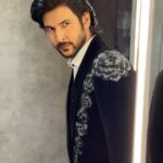 Shivin Narang Instagram - Mirror love 🪞🖤