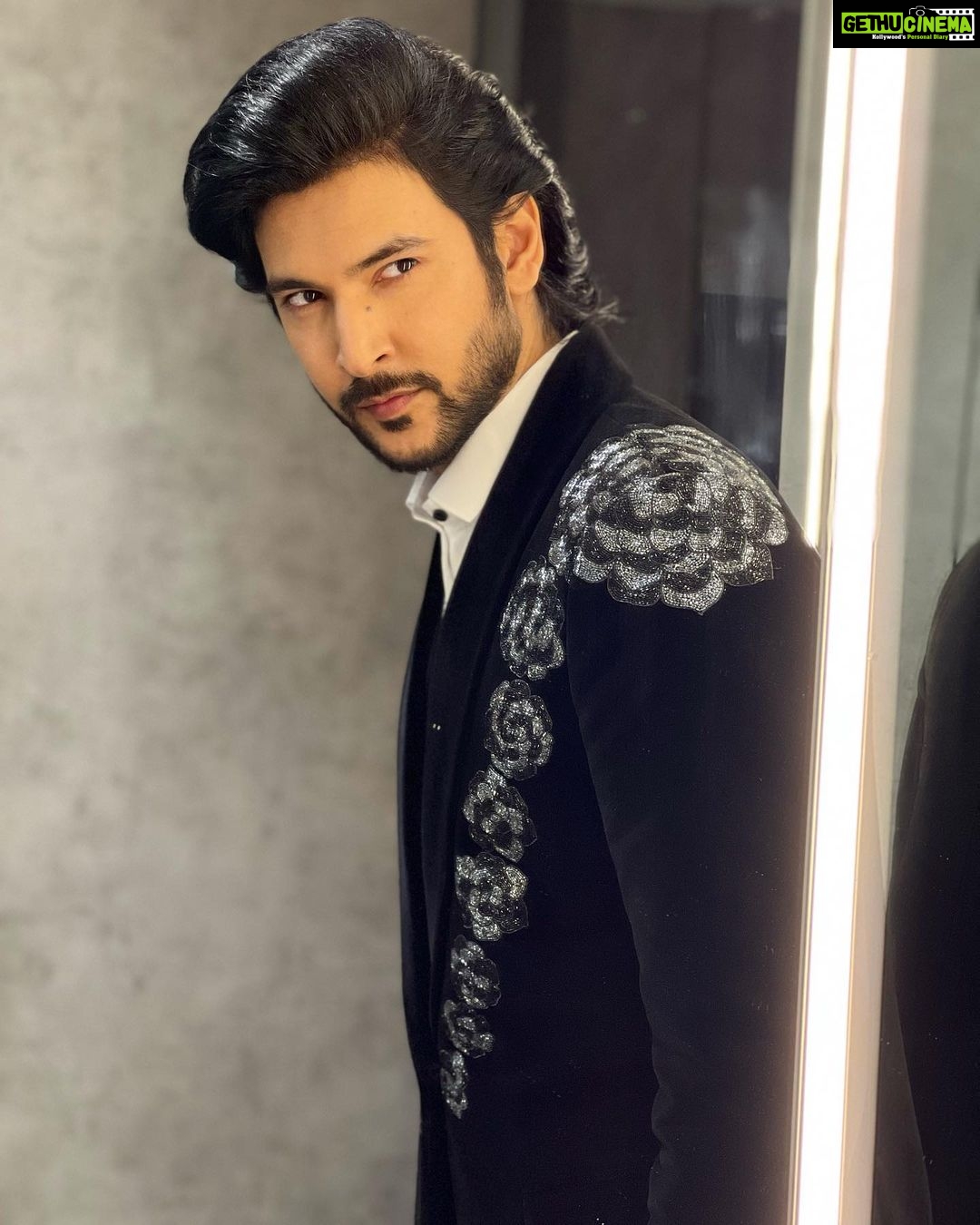 Shivin Narang Instagram - Mirror love 🪞🖤