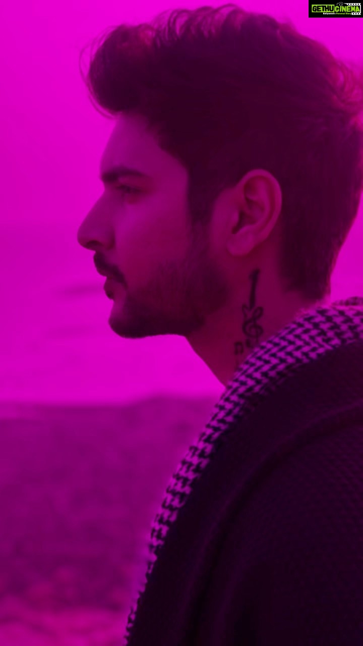 Shivin Narang Instagram - 🎸 ❤️🔥 . . #shivinnarang #ColorSwitch