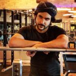 Shivin Narang Instagram - REMIND YOURSELF ✨ . . #shivinnarang #believe #whoyouare @ajinkya_amg 🤗